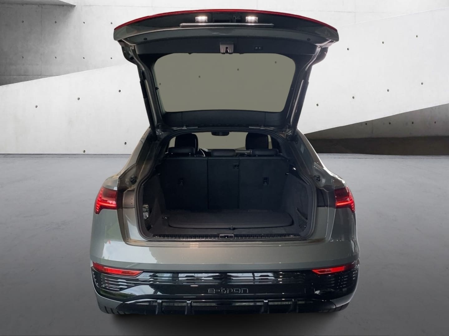 Bild über Audi Q8 Sportback e-tron S line 55 e-tron quattro - für weitere Informationen kontaktieren Sie den Audi Partner