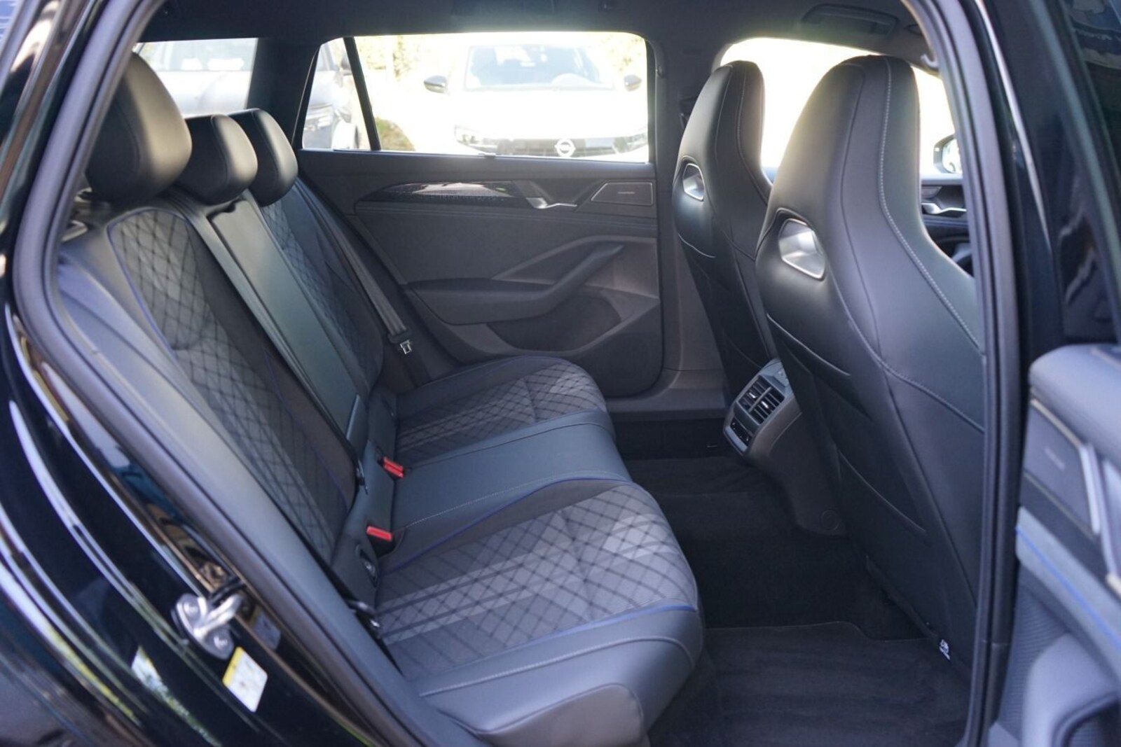 Volkswagen Passat – Bild 8