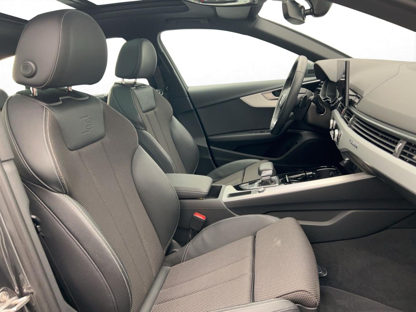 Bild über Audi A4 Avant S line 40 TDI quattro S tronic - für weitere Informationen kontaktieren Sie den Audi Partner