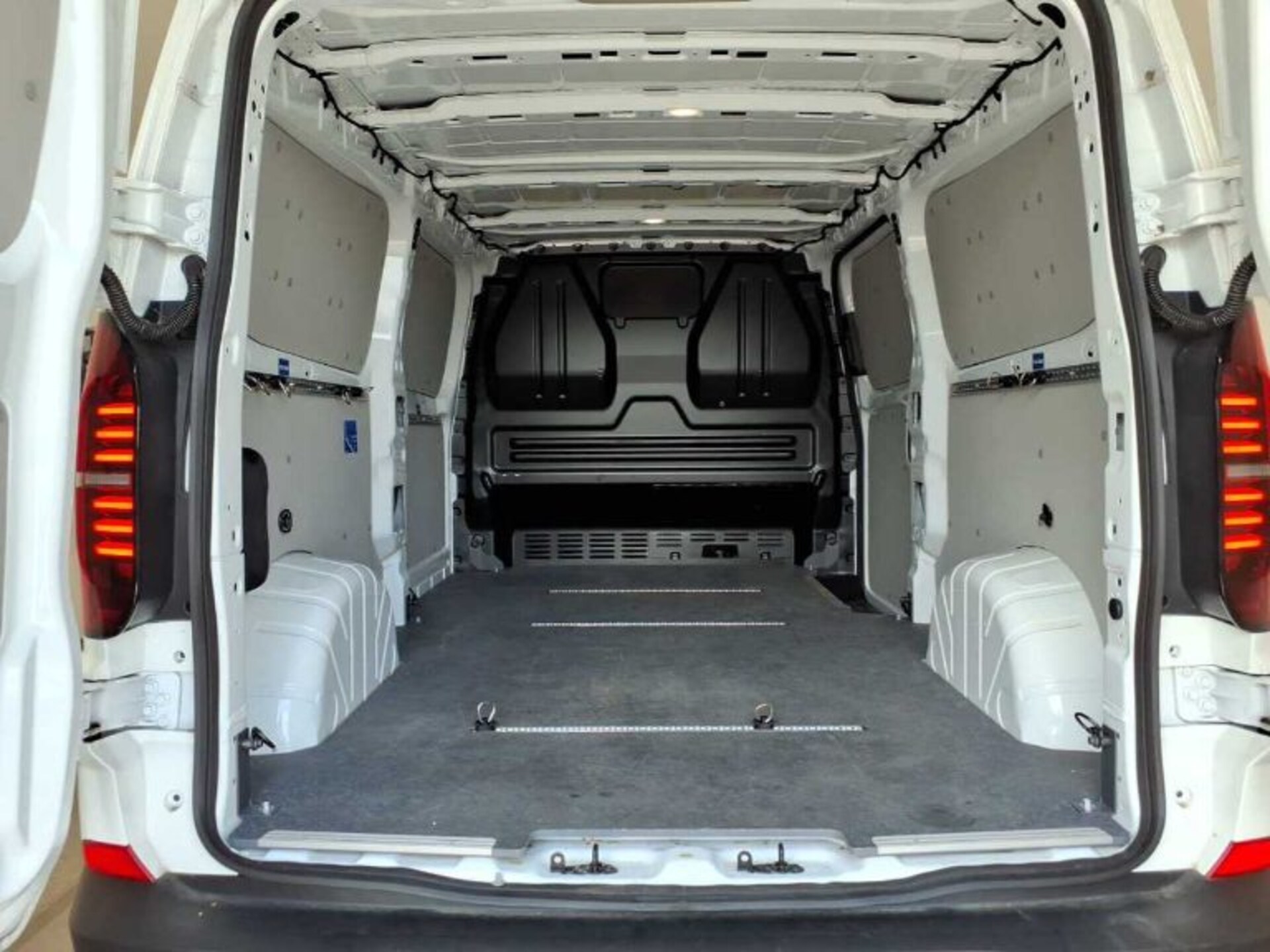 Volkswagen Transporter Kasten langer Radstand