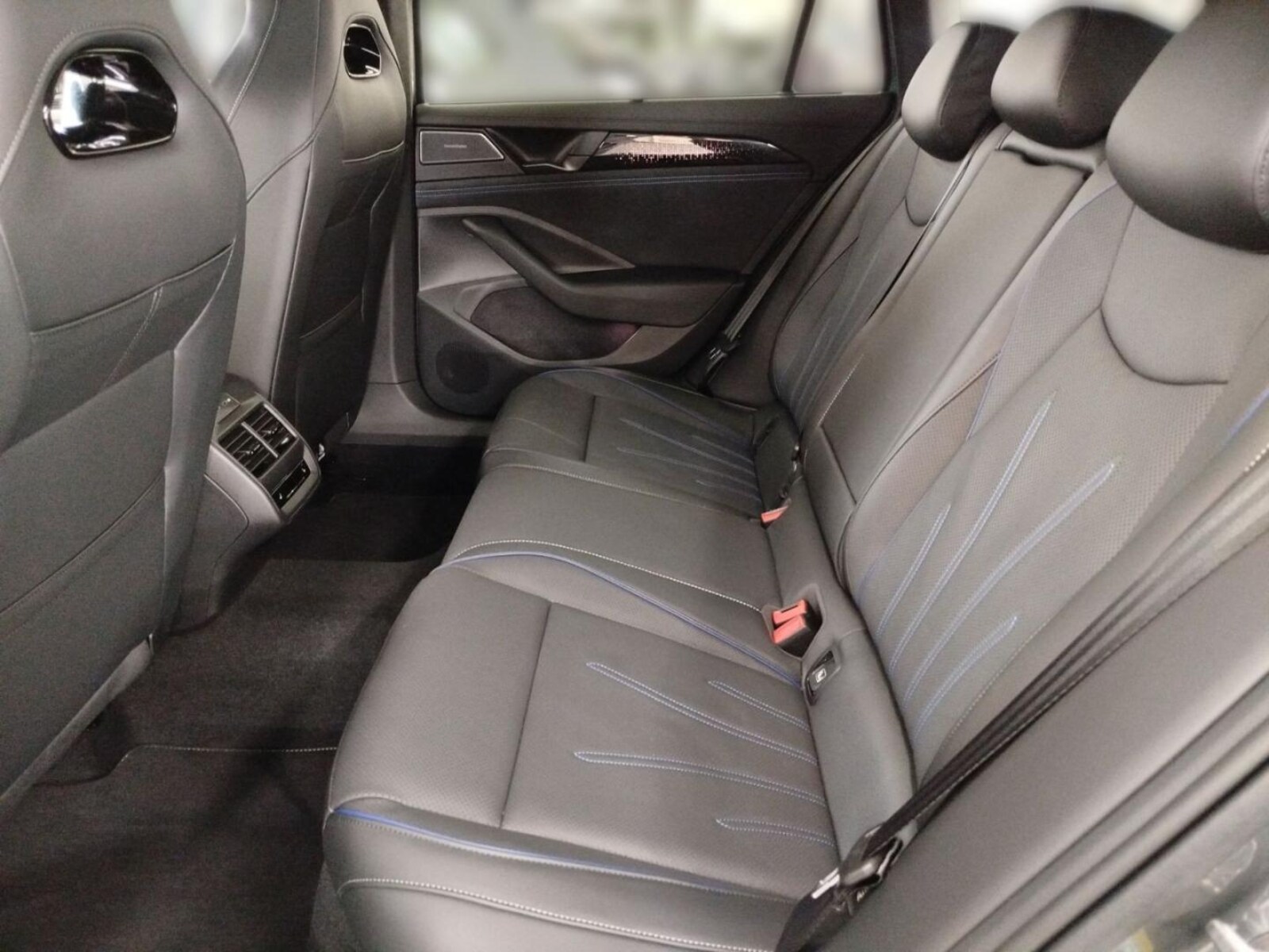 Volkswagen Passat – Bild 10