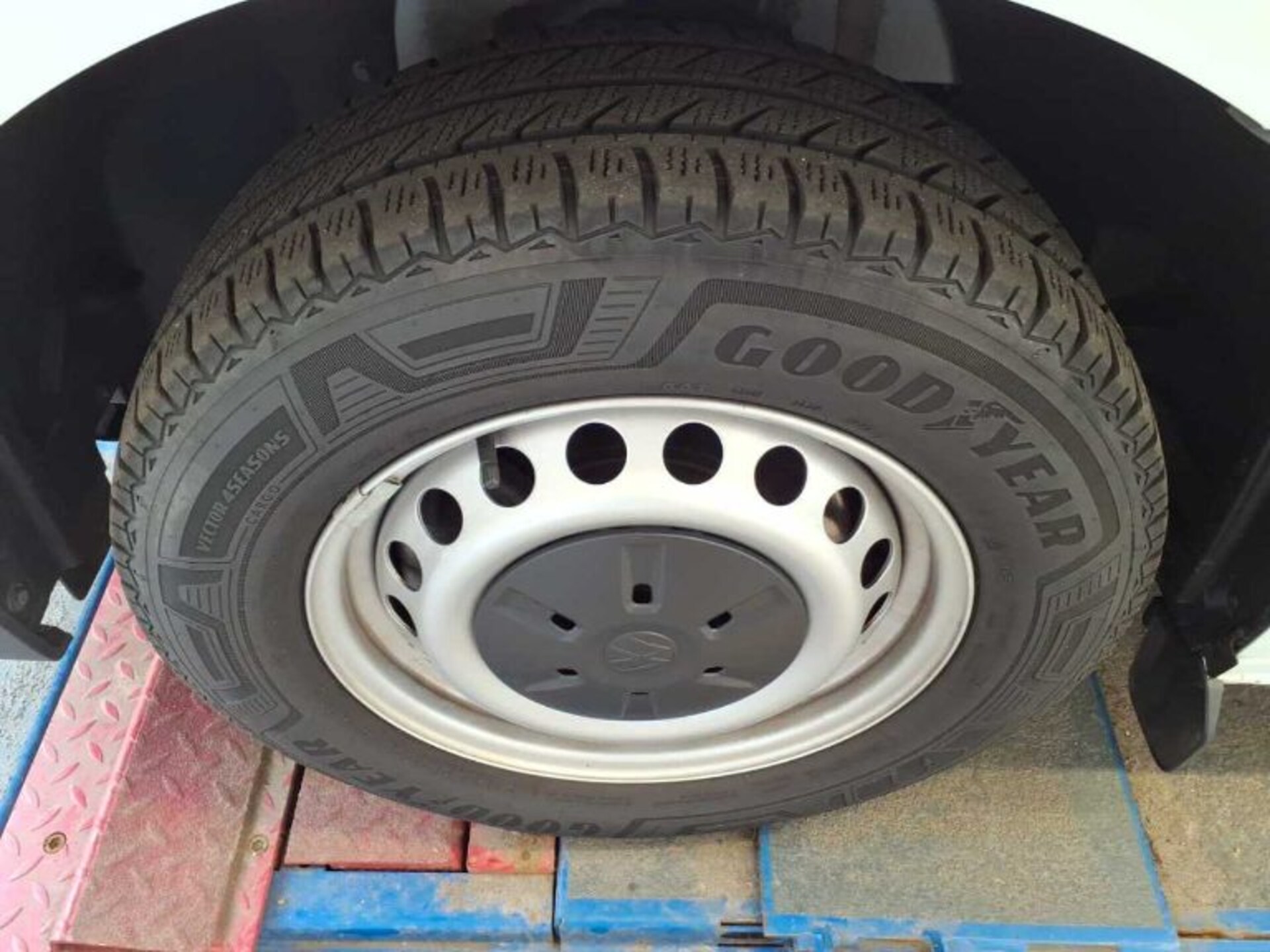 Volkswagen Transporter Kasten langer Radstand