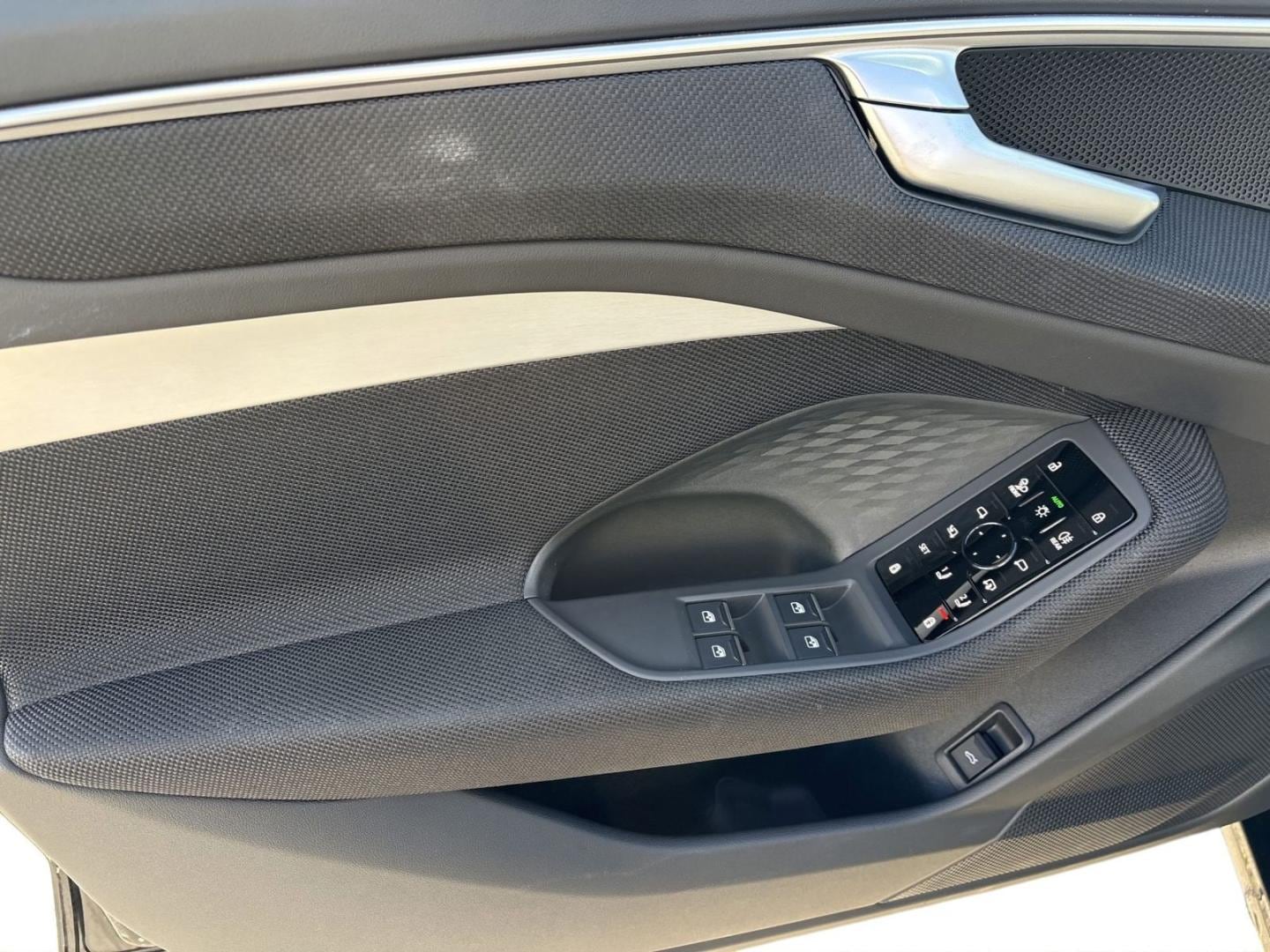 Bild über Audi A6 Avant TDI quattro 150 kW S tronic - für weitere Informationen kontaktieren Sie den Audi Partner