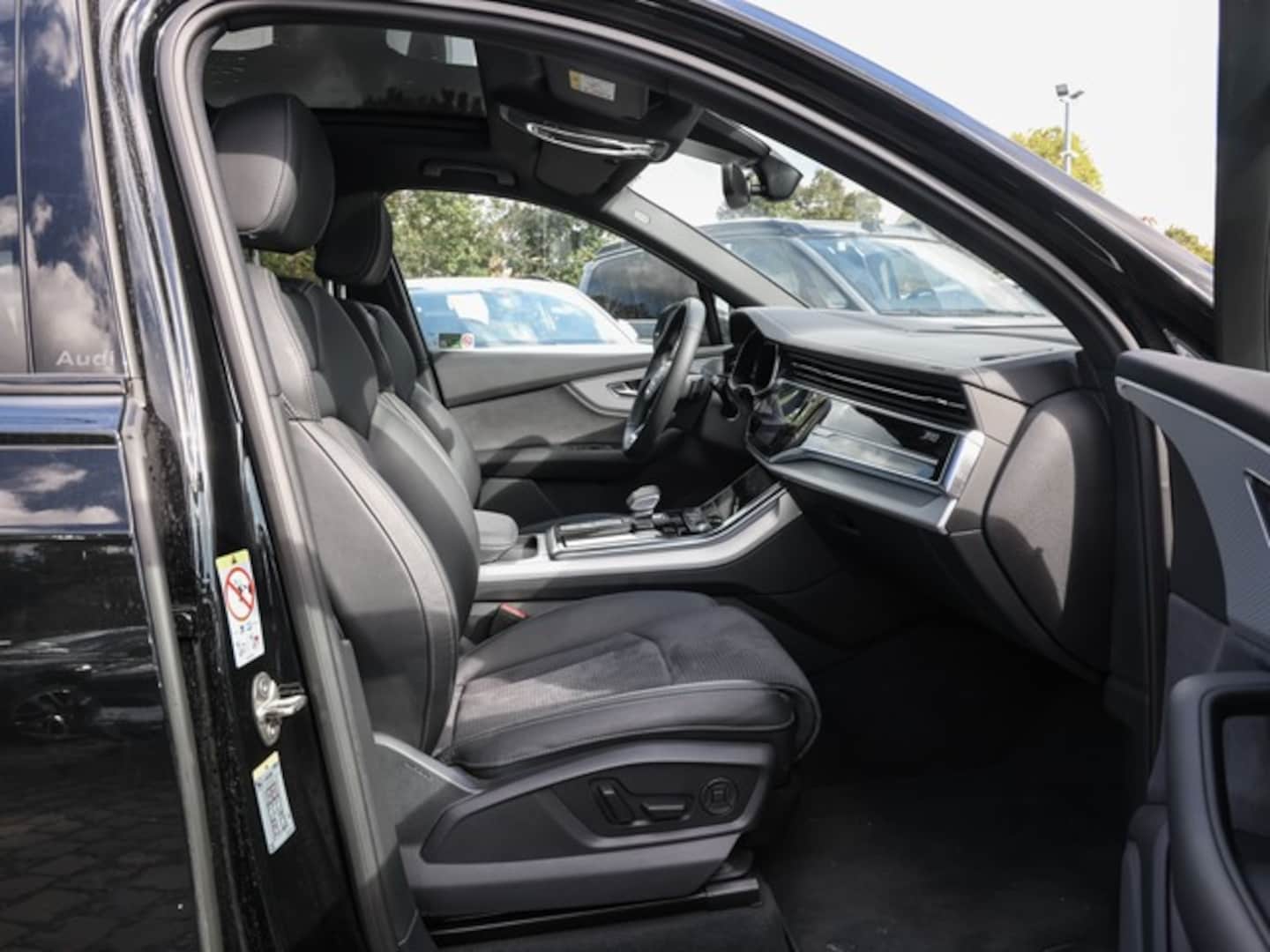 Bild über Audi SQ7 SUV TFSI quattro 373 kW tiptronic - für weitere Informationen kontaktieren Sie den Audi Partner