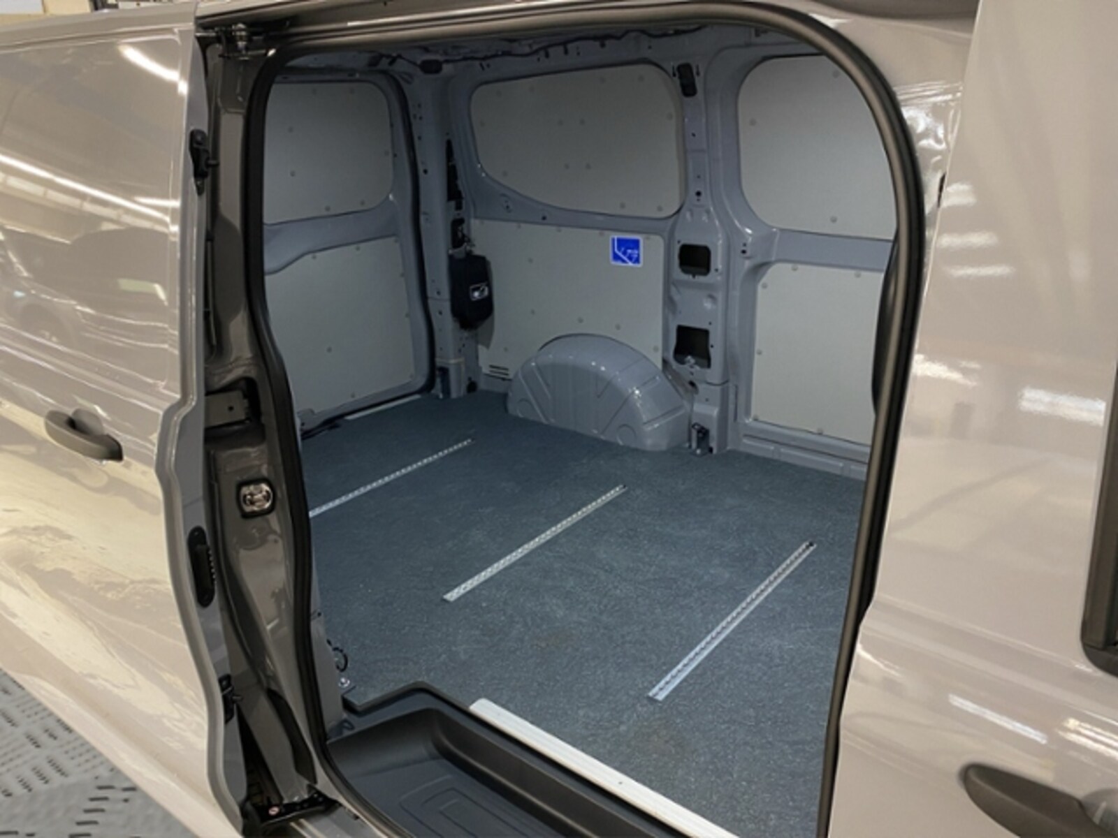 Volkswagen Transporter Kasten kurzer Radstand – Bild 8