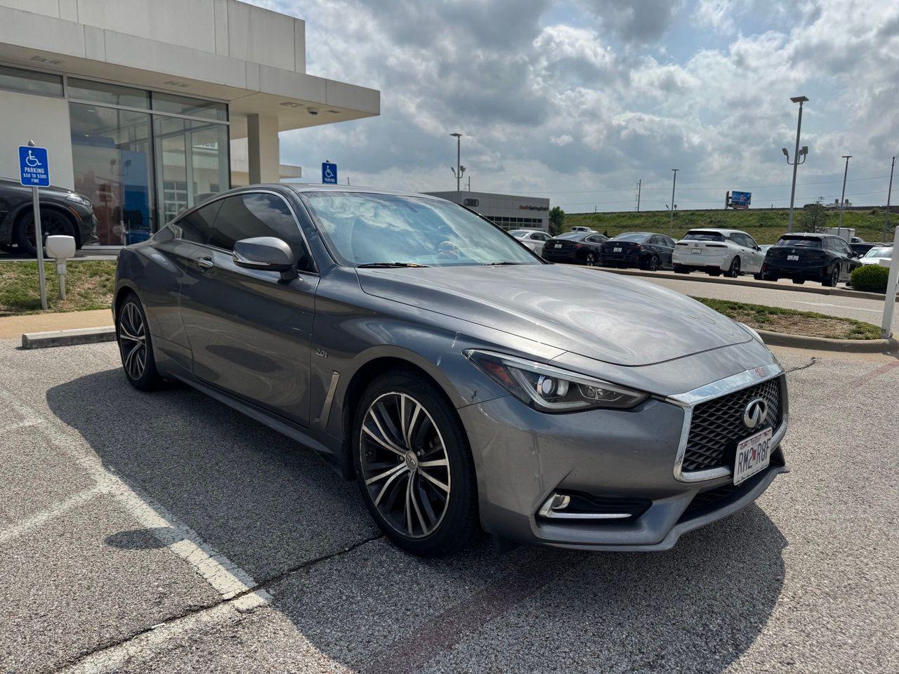 2017 INFINITI Q60 2.0t Premium's photo