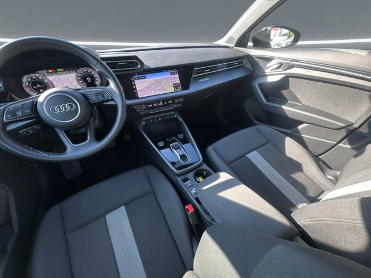 Bild über Audi A3 Sportback 30 TFSI S tronic - für weitere Informationen kontaktieren Sie den Audi Partner