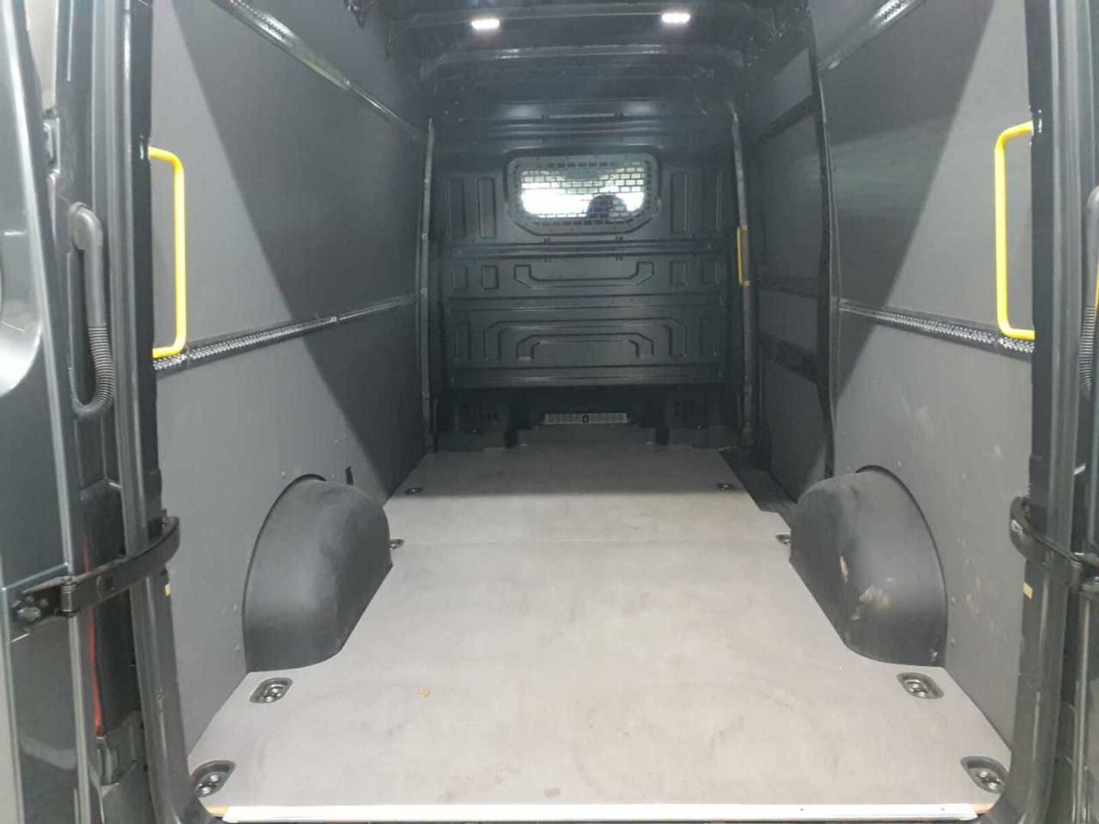 Volkswagen Crafter Kasten mittlerer Radstand – Bild 6