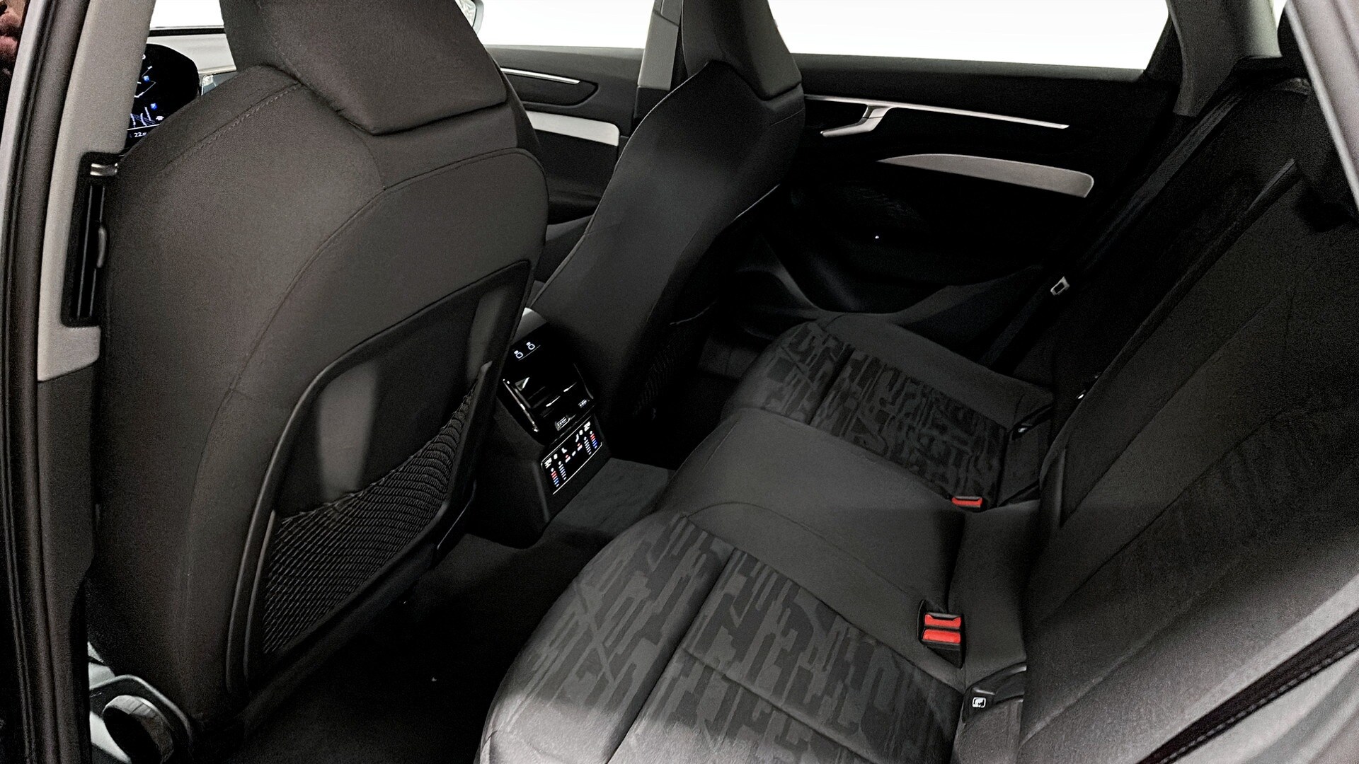 Bild som visar&nbsp;Audi A6 Avant&nbsp;A6 Avant TDI quattro Proline 150 kWS tronic - för mer information kontakta din Audi Partner