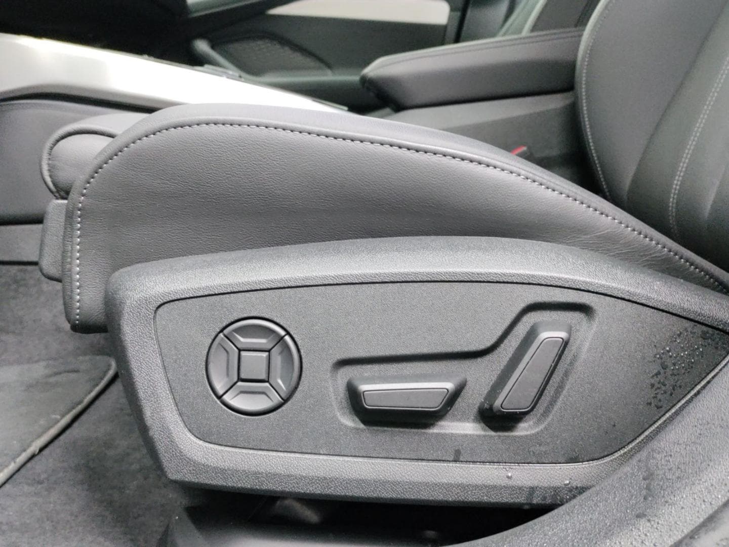Bild über Audi A5 Avant TDI 150 kW S tronic - für weitere Informationen kontaktieren Sie den Audi Partner