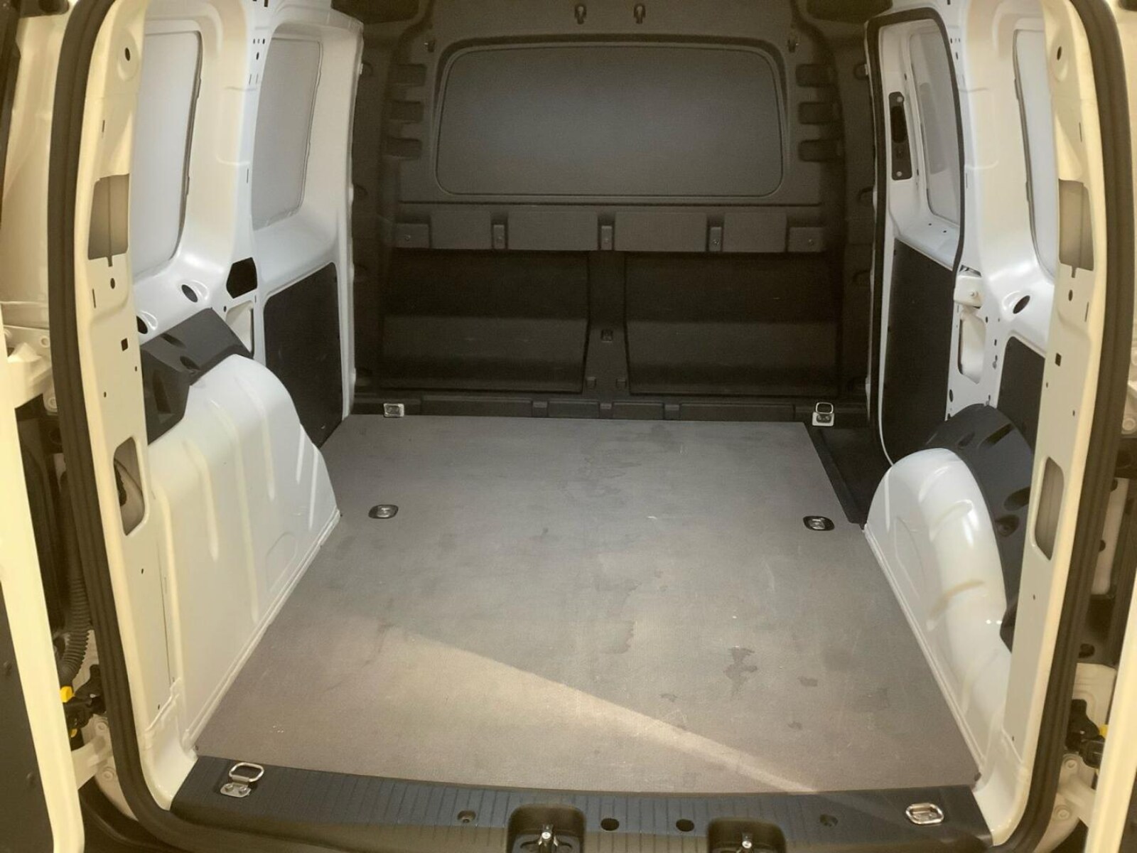 Volkswagen Caddy Cargo – Bild 10
