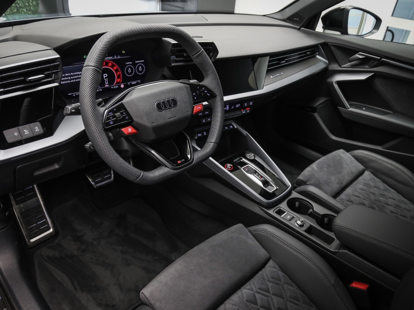 Bild über Audi RS 3 Limousine TFSI quattro 294 kW S tronic - für weitere Informationen kontaktieren Sie den Audi Partner