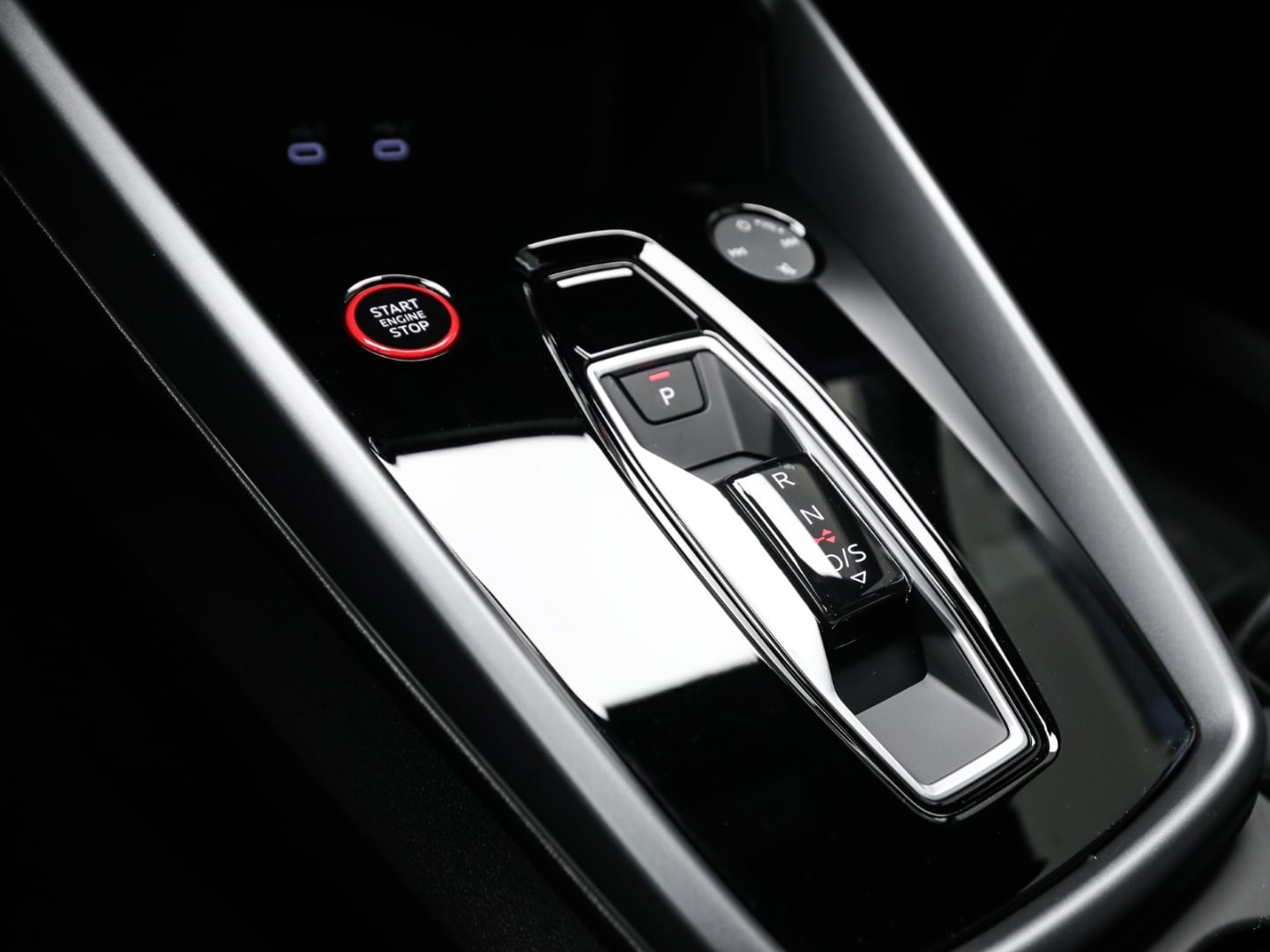 Bild über Audi RS 3 Limousine TFSI quattro 294 kW S tronic - für weitere Informationen kontaktieren Sie den Audi Partner