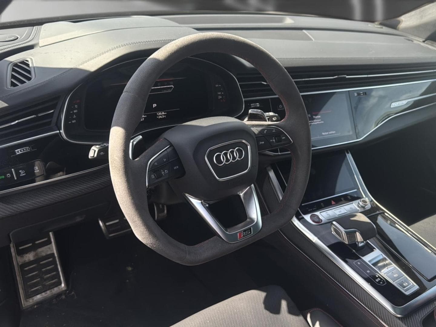 Bild über Audi RS Q8 TFSI quattro tiptronic - für weitere Informationen kontaktieren Sie den Audi Partner