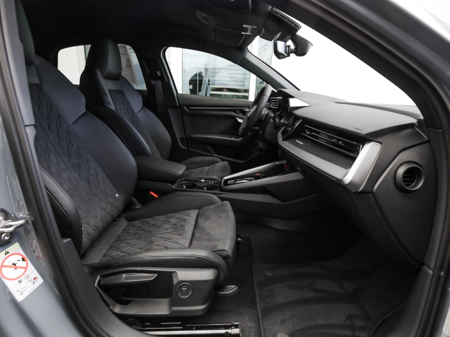 Bild über Audi RS 3 Limousine TFSI quattro 294 kW S tronic - für weitere Informationen kontaktieren Sie den Audi Partner