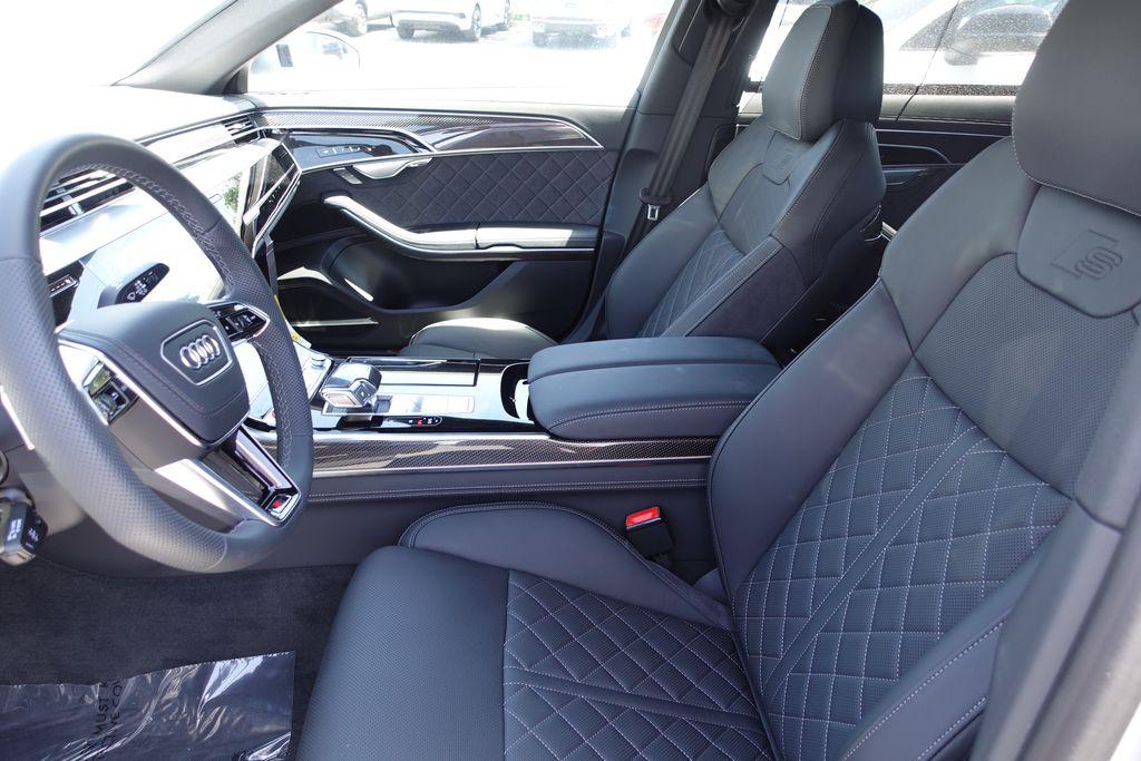 2025 Audi S8 Base - Photo 12