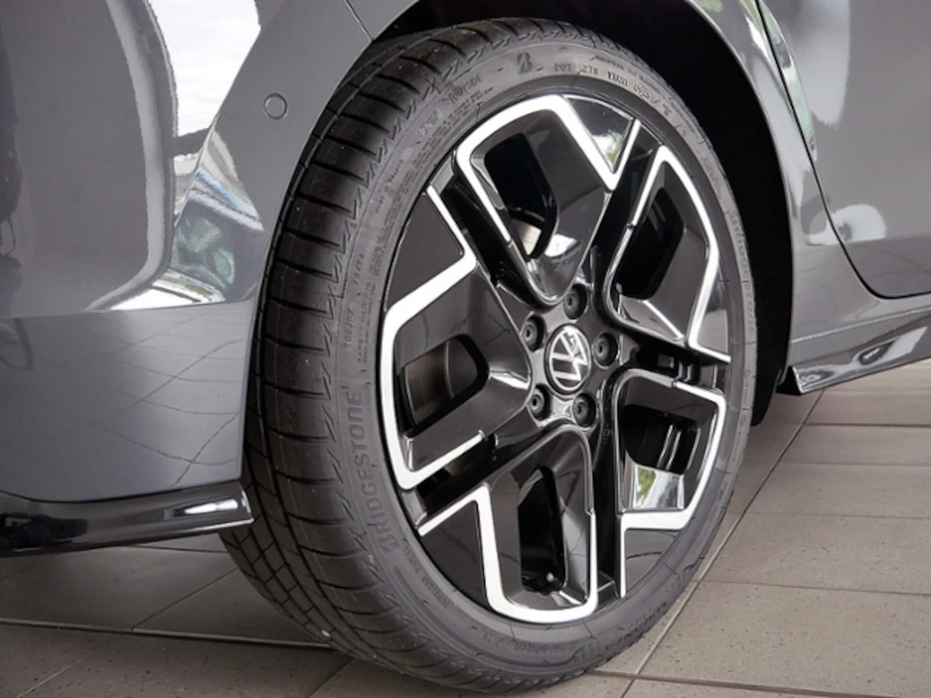 Volkswagen Golf R-Line