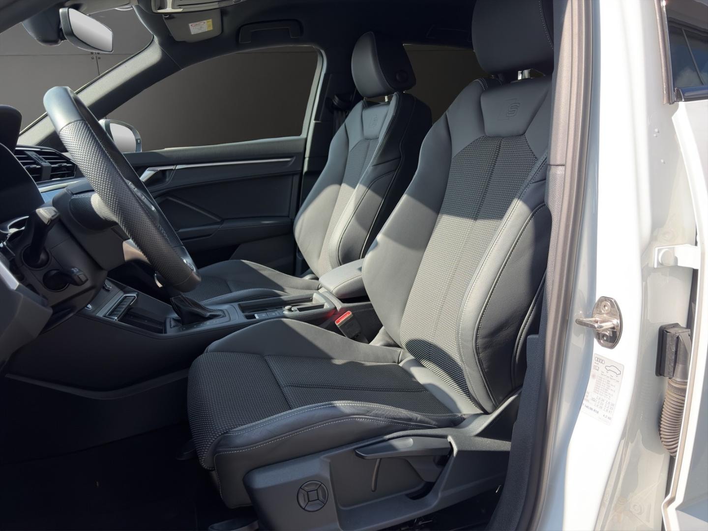 Bild über Audi Q3 Sportback 40 TFSI quattro S tronic - für weitere Informationen kontaktieren Sie den Audi Partner