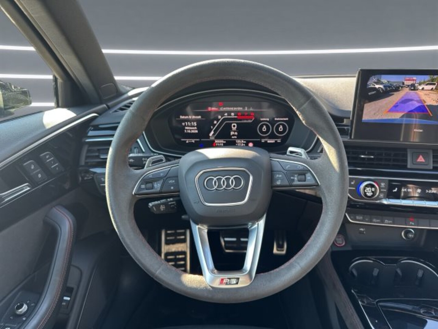 Bild über Audi RS 4 Avant TFSI quattro tiptronic - für weitere Informationen kontaktieren Sie den Audi Partner