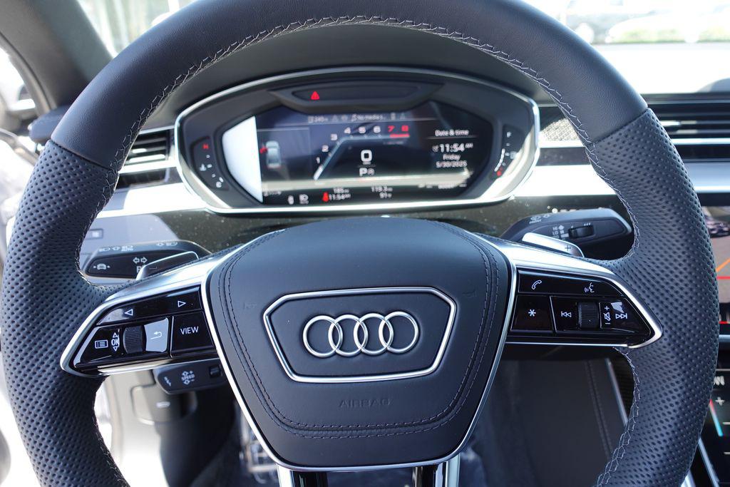 2025 Audi S8 Base - Photo 14