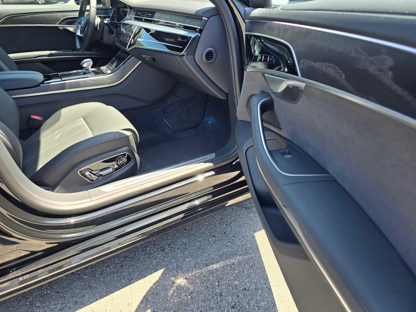 2025 Audi A8 Base - Photo 10