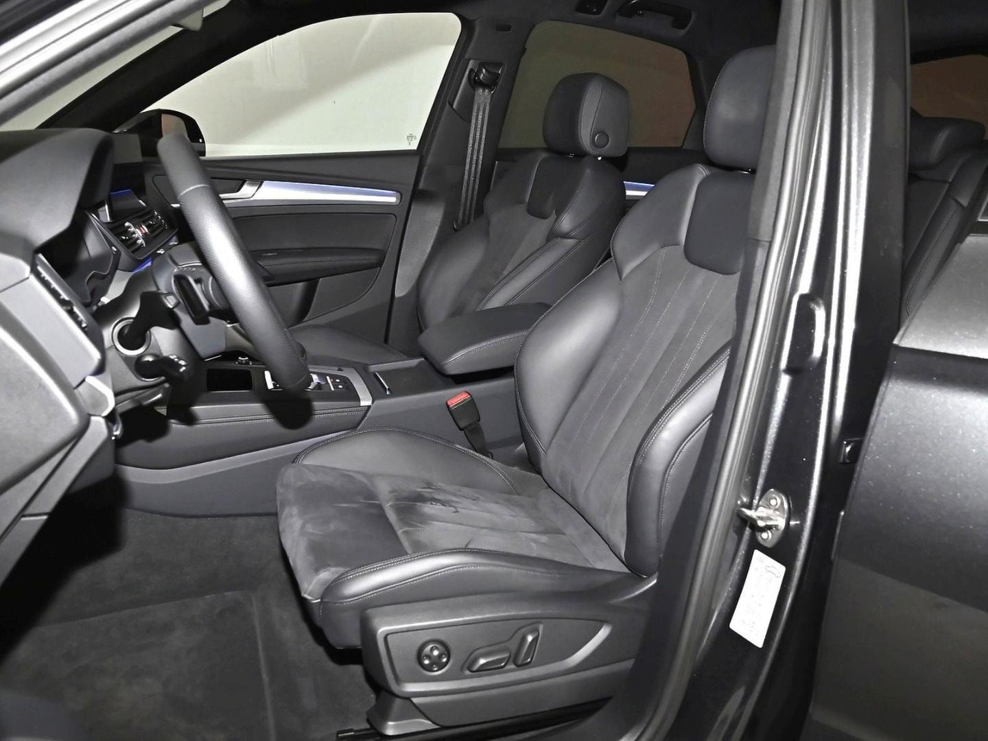 Bild über Audi Q5 Sportback TFSI e S line business 50 TFSI e quattro S tronic - für weitere Informationen kontaktieren Sie den Audi Partner