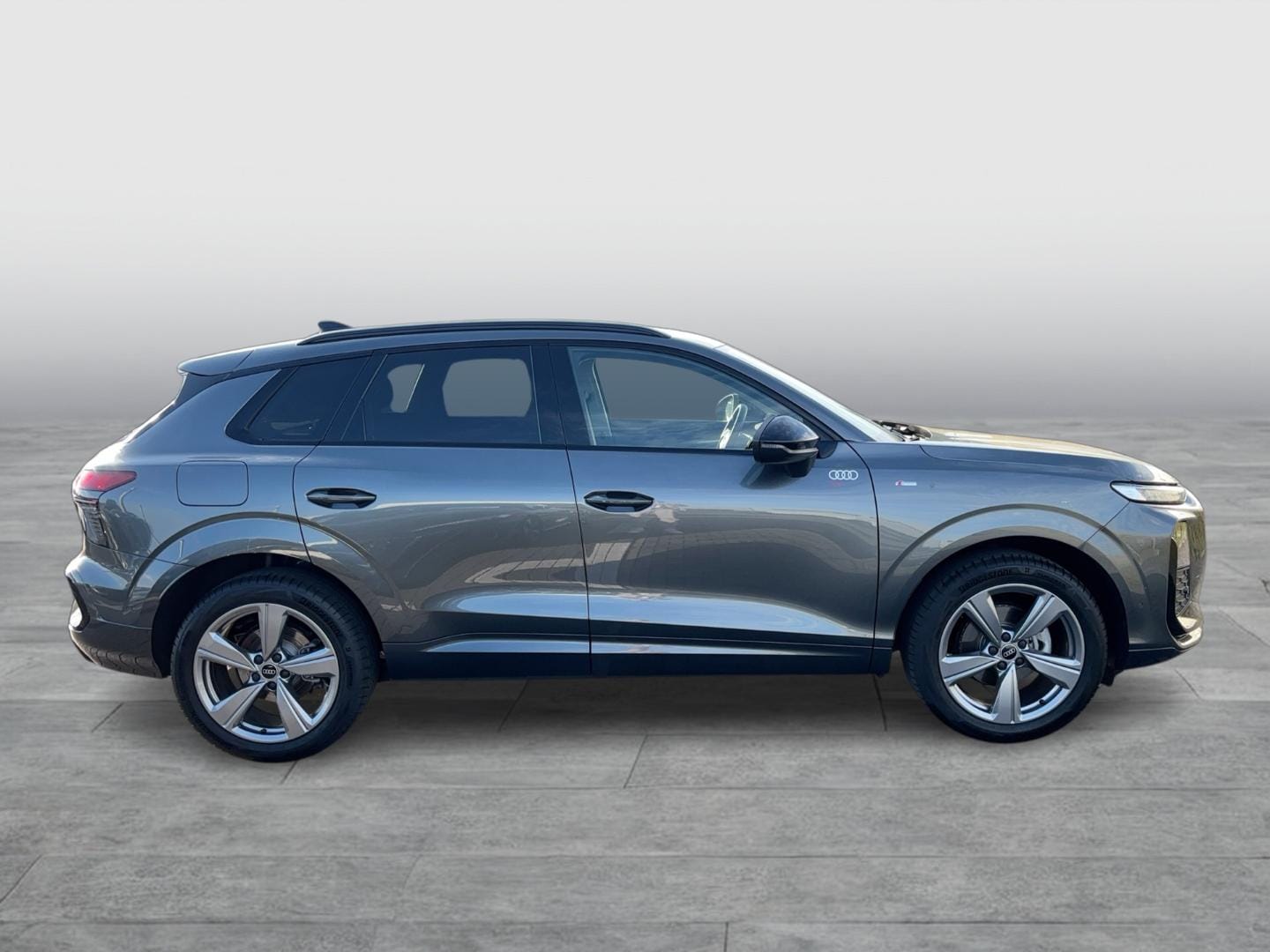 Bild über Audi Q3 SUV TFSI 110 kW S tronic - für weitere Informationen kontaktieren Sie den Audi Partner