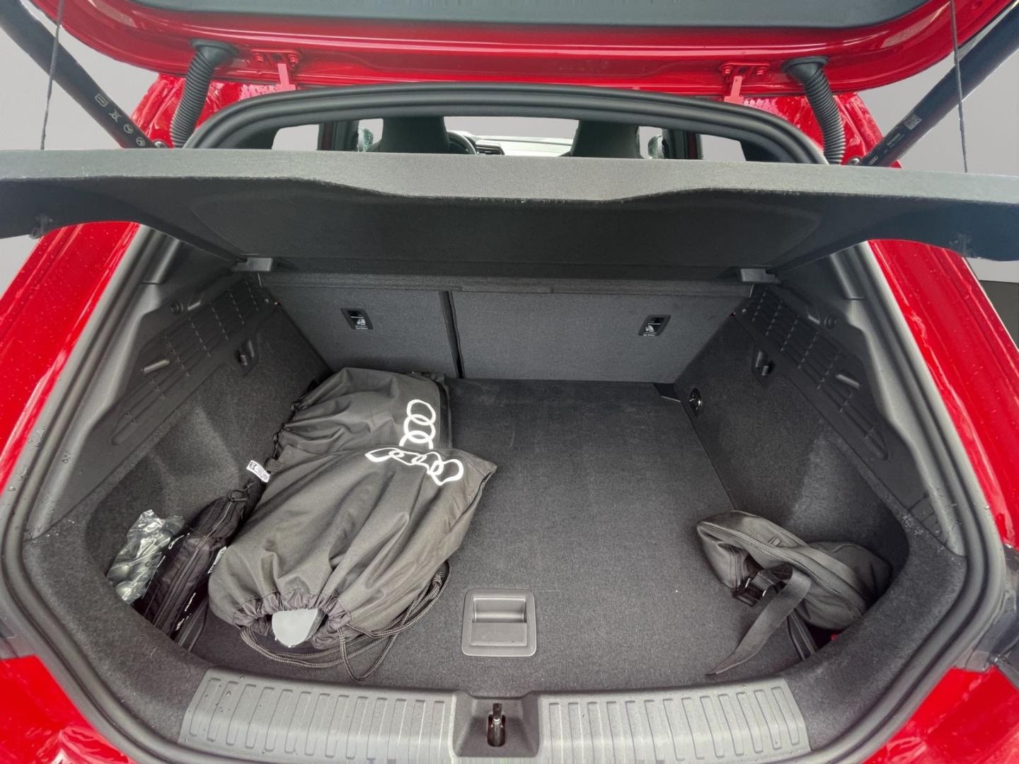 Bild über Audi A3 Sportback TFSI e S line 45 TFSI e S tronic - für weitere Informationen kontaktieren Sie den Audi Partner