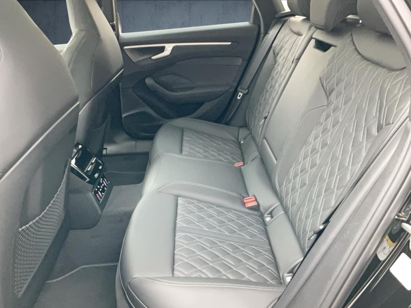 Bild über Audi A6 Avant edition one TDI quattro 220 kW S tronic - für weitere Informationen kontaktieren Sie den Audi Partner