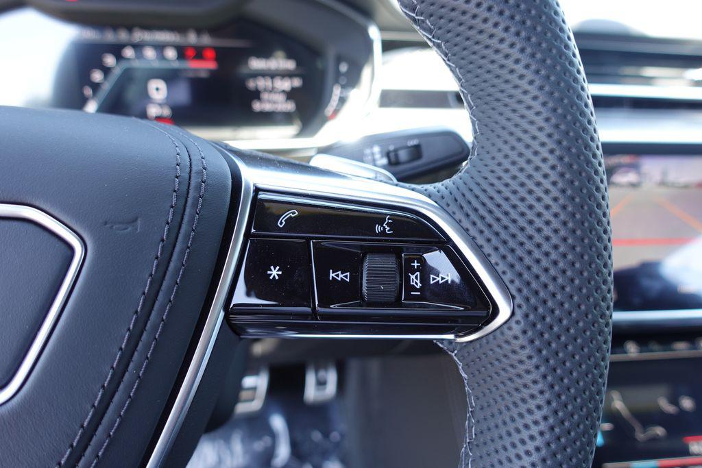 2025 Audi S8 Base - Photo 16