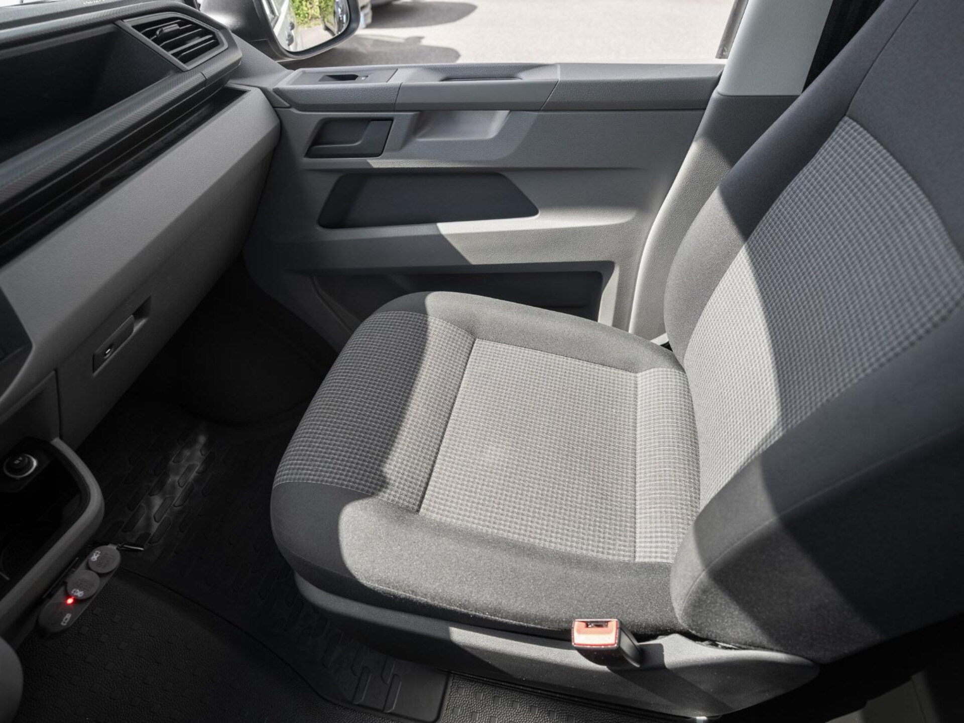 Volkswagen T6.1 Transporter Kasten langer Radstand