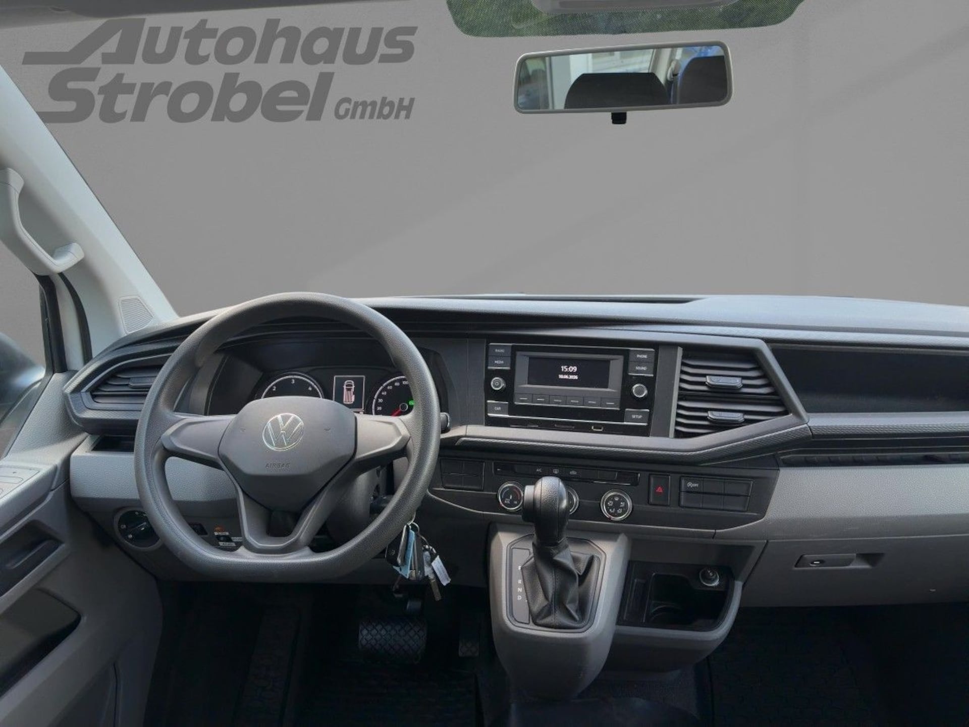 Volkswagen T6.1 Transporter Kombi langer Radstand