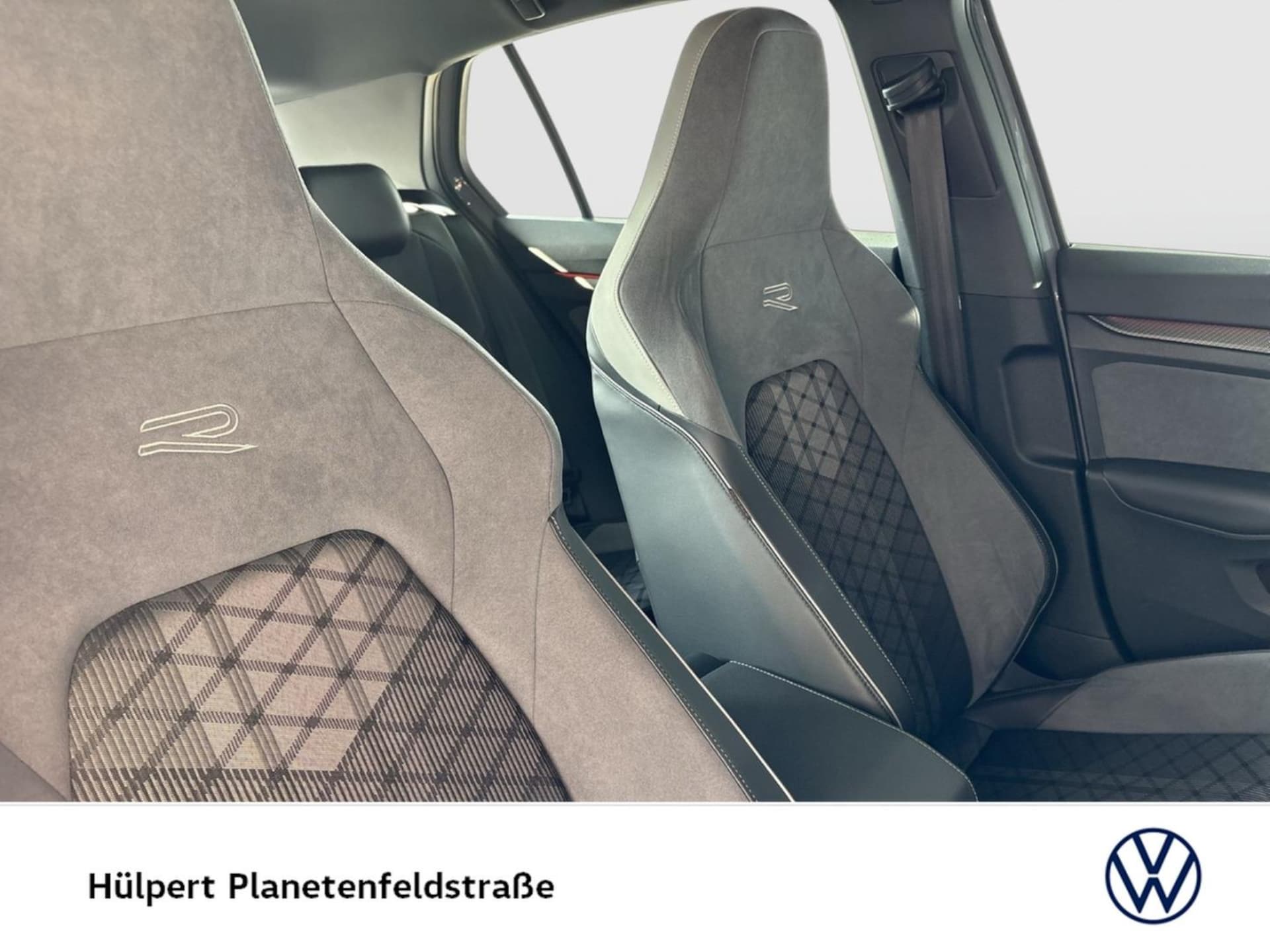 Volkswagen Golf R-Line