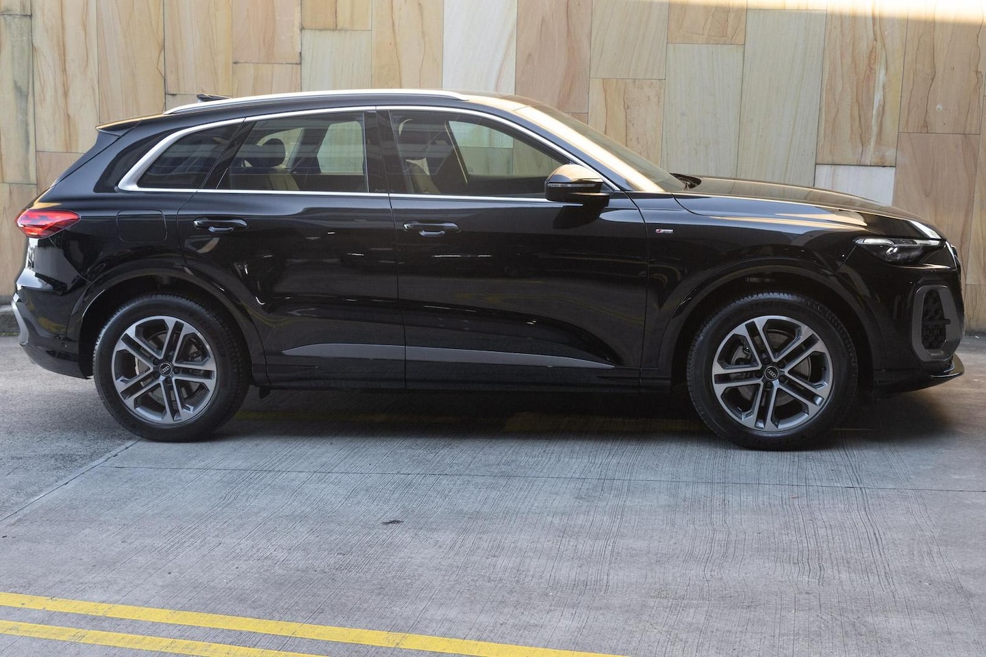 Image about Audi Q5 SUV TFSI 150 kW