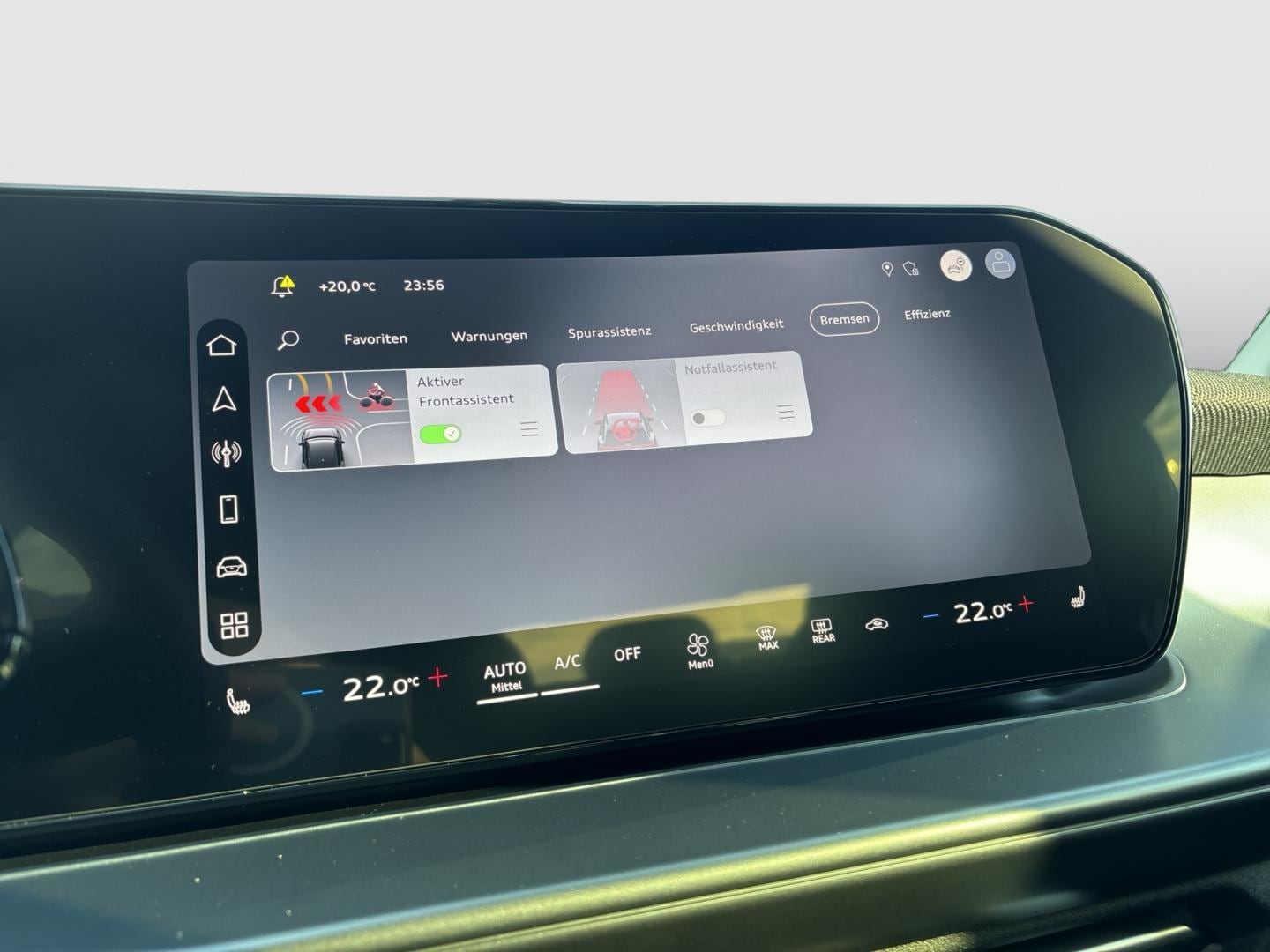 Bild über Audi Q3 SUV TFSI 110 kW S tronic - für weitere Informationen kontaktieren Sie den Audi Partner