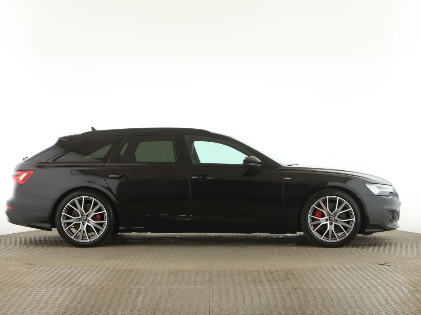 Bild über Audi A6 Avant TFSI e S line 55 TFSI e quattro S tronic - für weitere Informationen kontaktieren Sie den Audi Partner