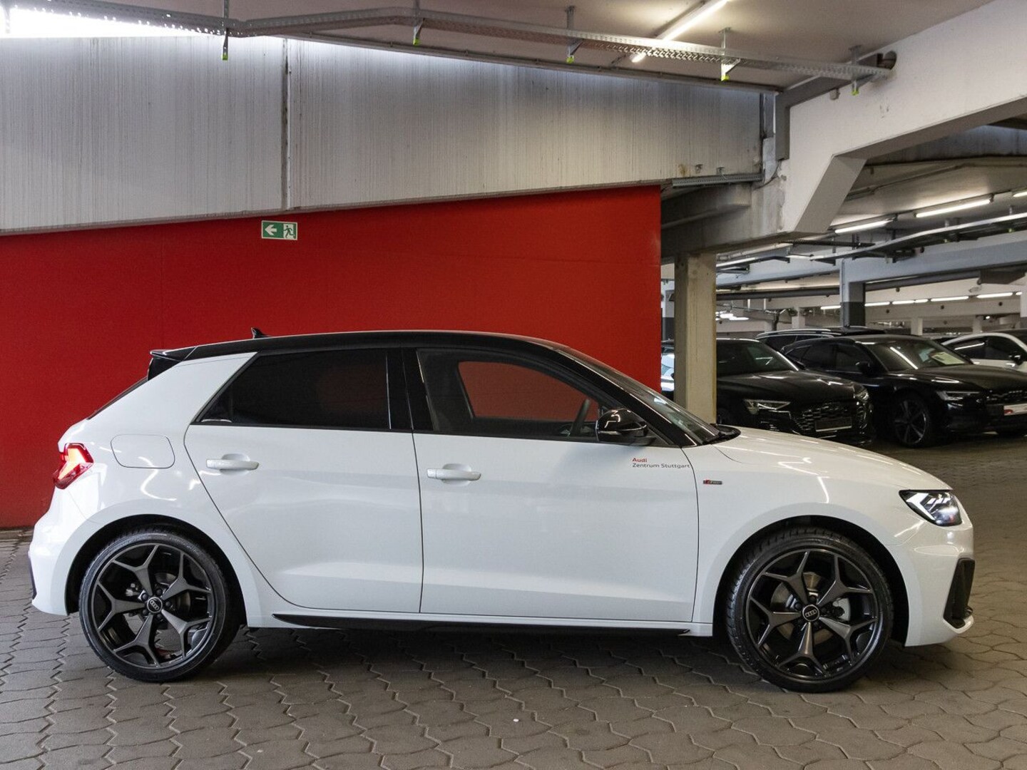 Bild über Audi A1 Sportback S line 35 TFSI S tronic - für weitere Informationen kontaktieren Sie den Audi Partner