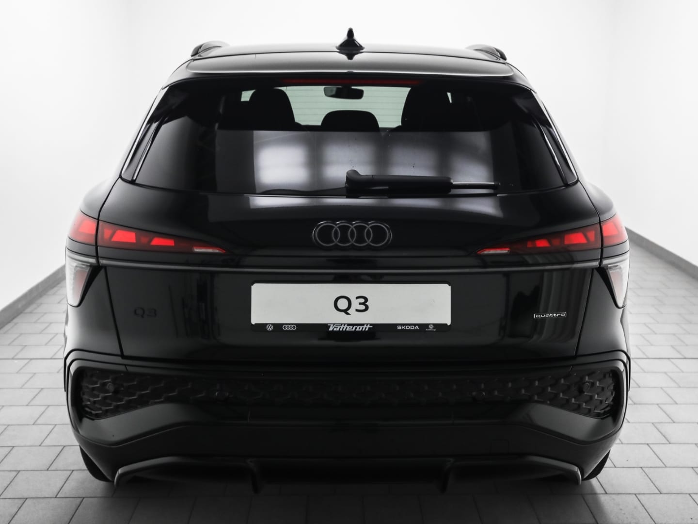 Bild über Audi Q3 SUV TFSI quattro 195 kW S tronic - für weitere Informationen kontaktieren Sie den Audi Partner