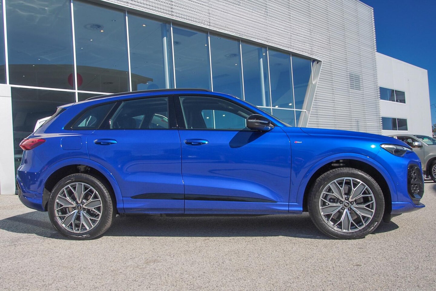 Image about Audi Q5 SUV TDI quattro 150 kW sport