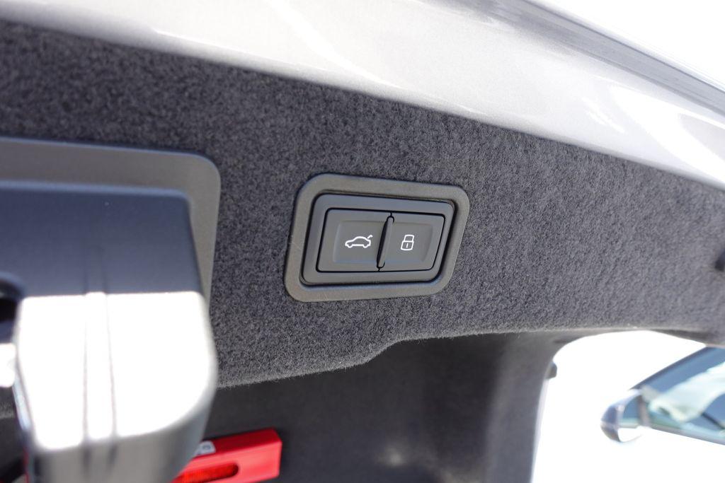 2025 Audi S8 Base - Photo 30