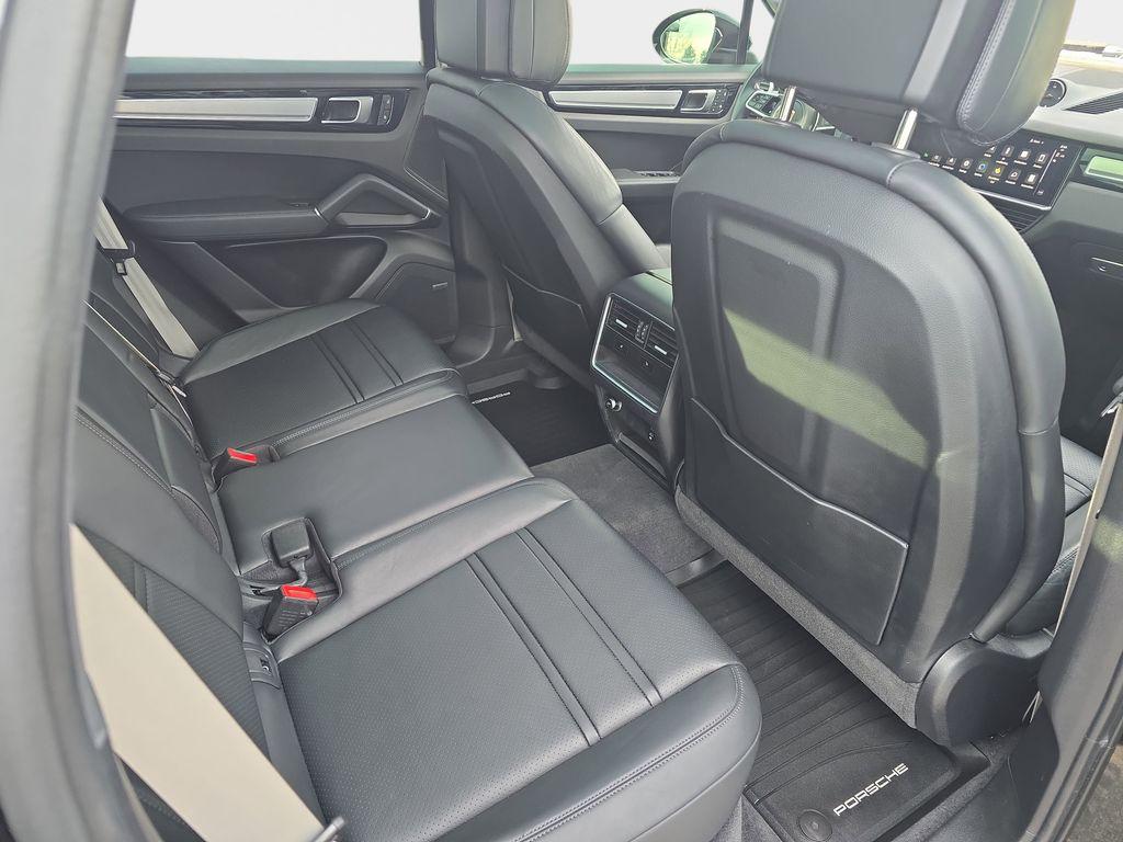 2023 Porsche Cayenne Base - Photo 13