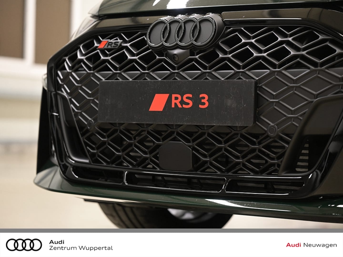 Bild über Audi RS 3 Limousine TFSI quattro 294 kW S tronic - für weitere Informationen kontaktieren Sie den Audi Partner