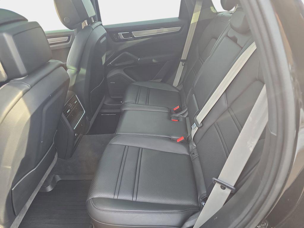 2023 Porsche Cayenne Base - Photo 17