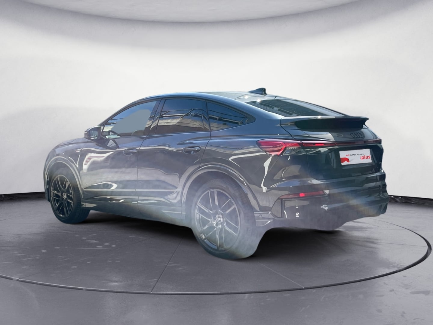 Bild über Audi Q4 Sportback e-tron e-tron quattro 220 kW - für weitere Informationen kontaktieren Sie den Audi Partner