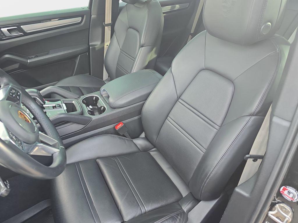 2023 Porsche Cayenne Base - Photo 18