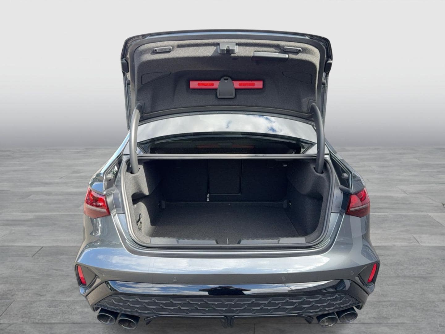 Bild über Audi S3 Limousine TFSI quattro S tronic - für weitere Informationen kontaktieren Sie den Audi Partner
