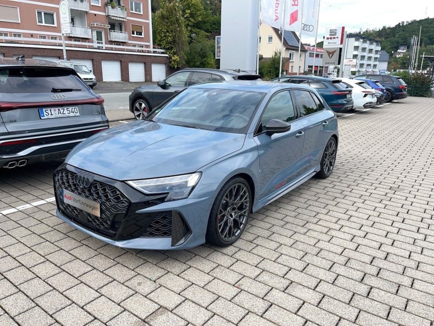 Bild über Audi RS 3 Sportback TFSI quattro S tronic - für weitere Informationen kontaktieren Sie den Audi Partner