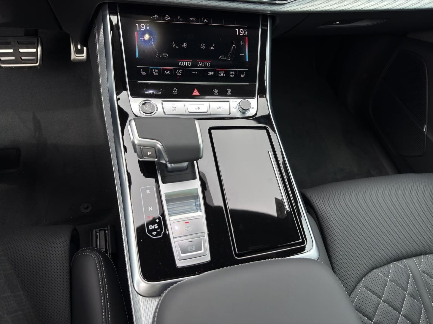 Bild über Audi Q8 SUV TFSI e S line business TFSI e quattro 360 kW tiptronic - für weitere Informationen kontaktieren Sie den Audi Partner