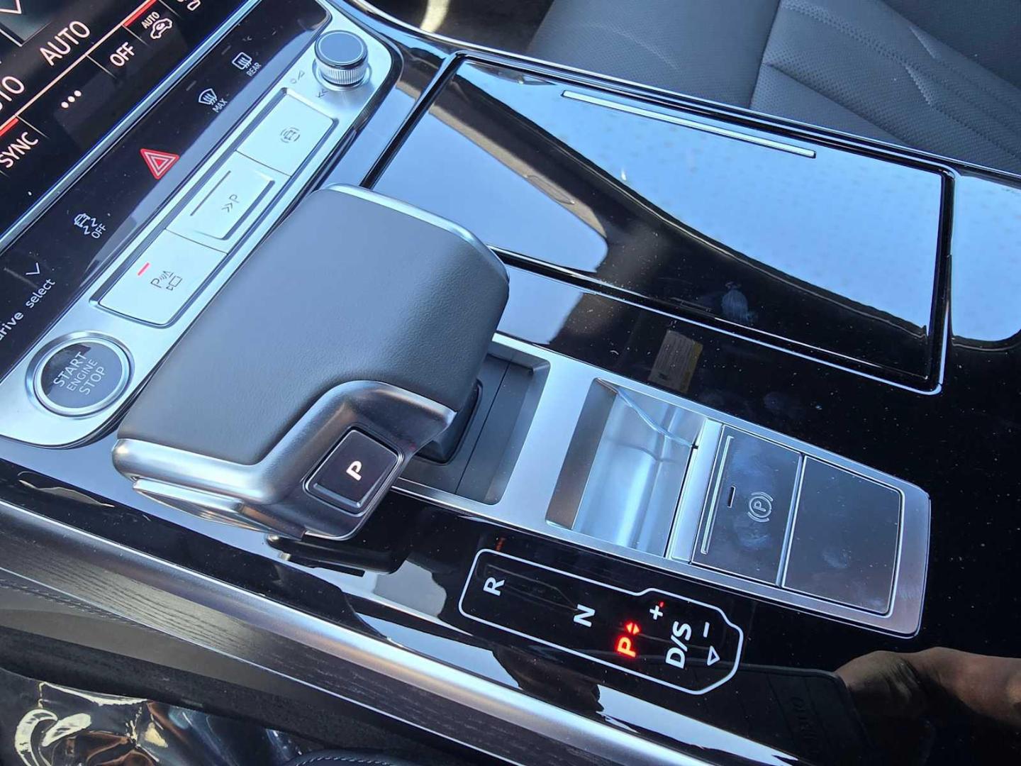 2025 Audi A8 Base - Photo 34