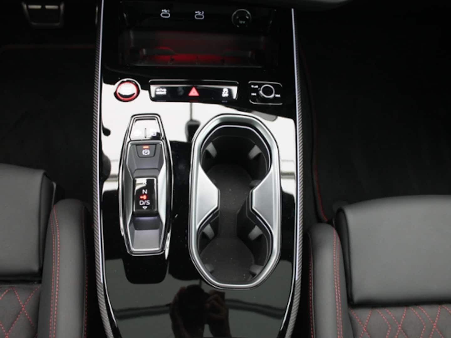 Bild über Audi A6 Avant TFSI quattro 270 kW S tronic - für weitere Informationen kontaktieren Sie den Audi Partner